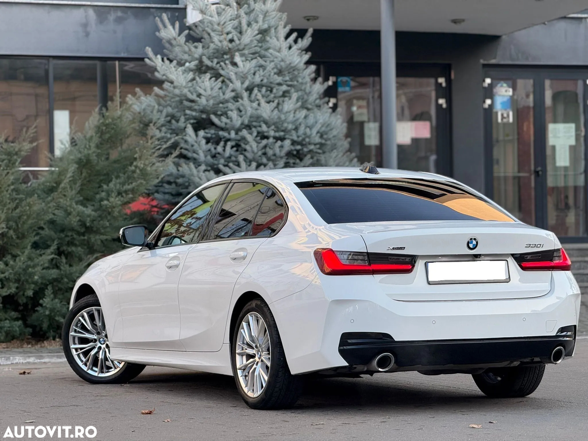 BMW Seria 3 330i xDrive AT - 16