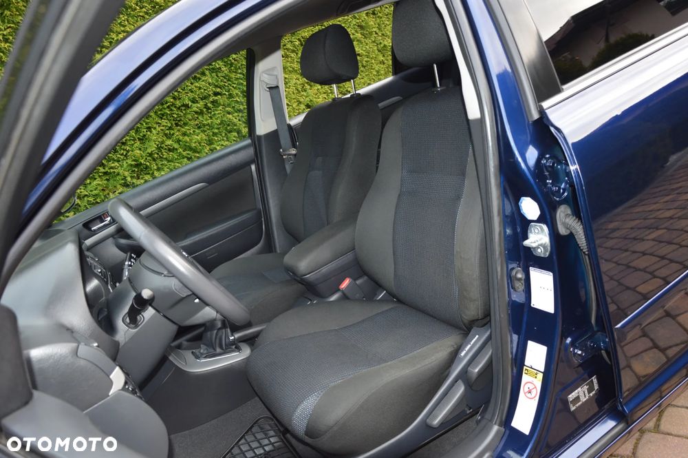 Toyota Avensis 1.8 VVT-i Sol - 11