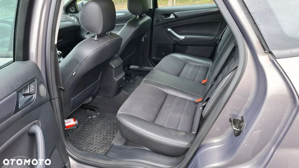 Ford Mondeo 2.0 TDCi Ambiente - 14