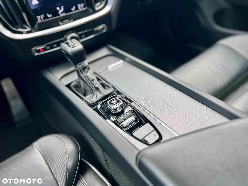 Volvo S60 T6 AWD R-Design - 24