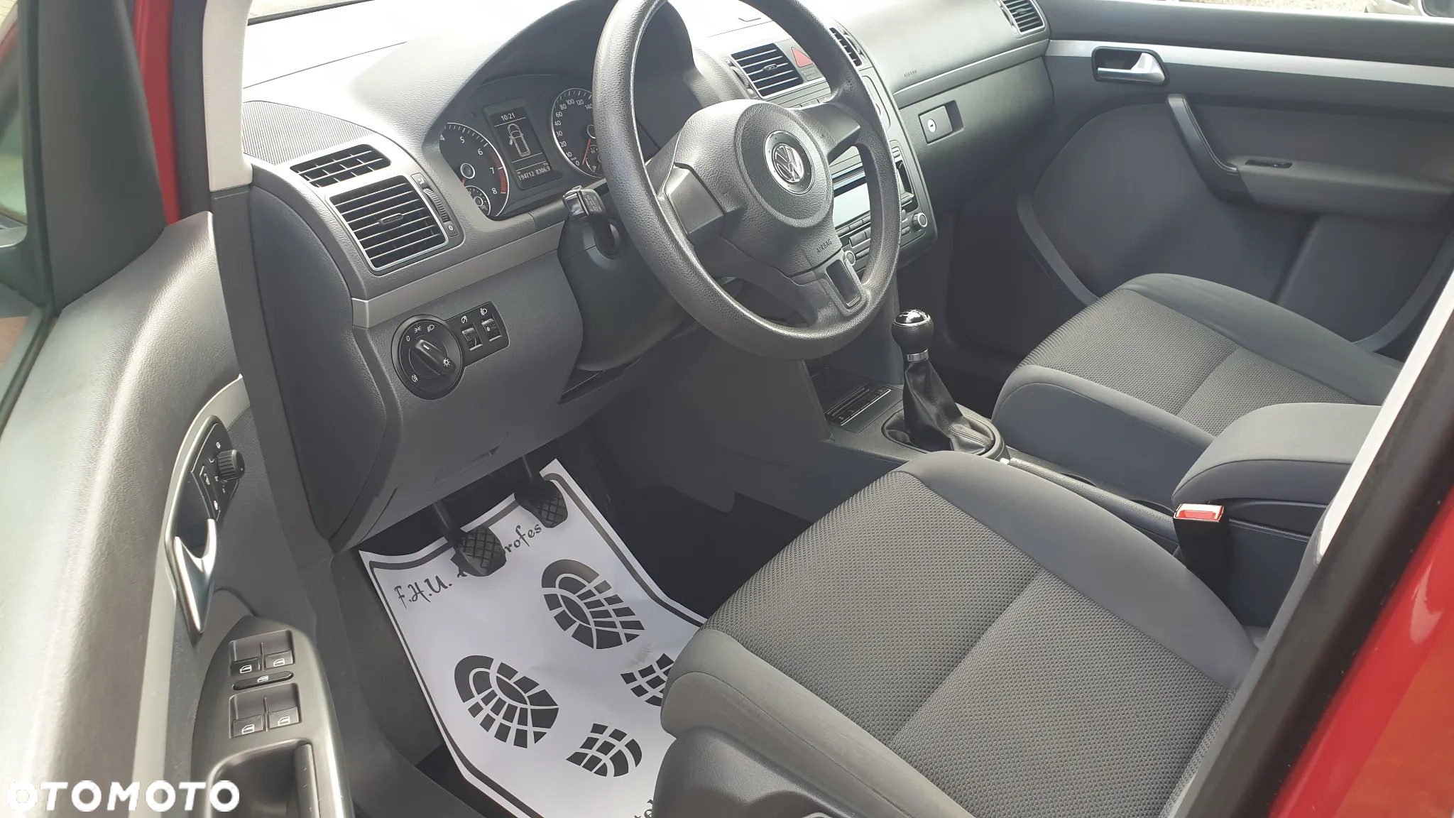 Volkswagen Touran - 14