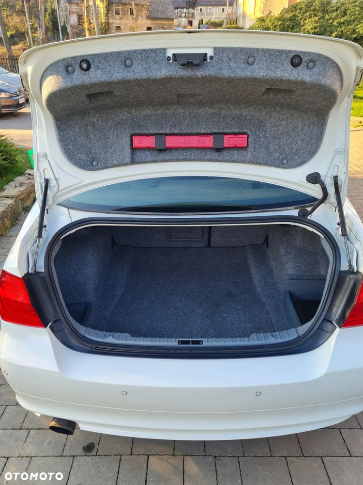 BMW Seria 3 318i - 30