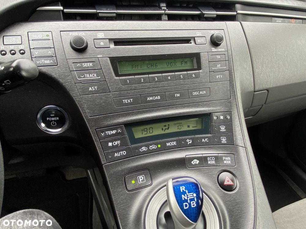 Toyota Prius (Hybrid) - 27