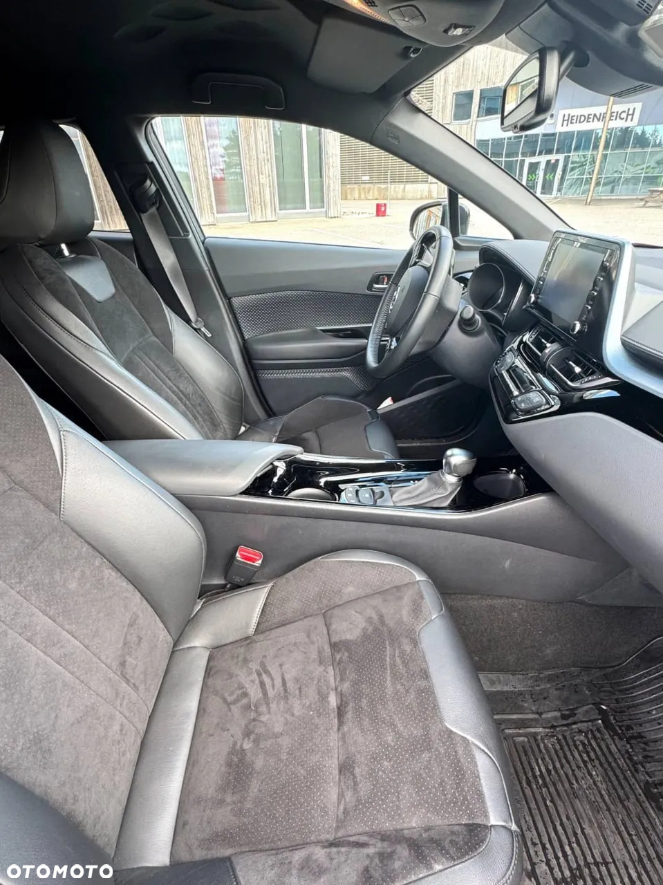 Toyota C-HR Hybrid Lounge - 8