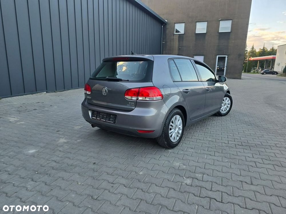 Volkswagen Golf - 6