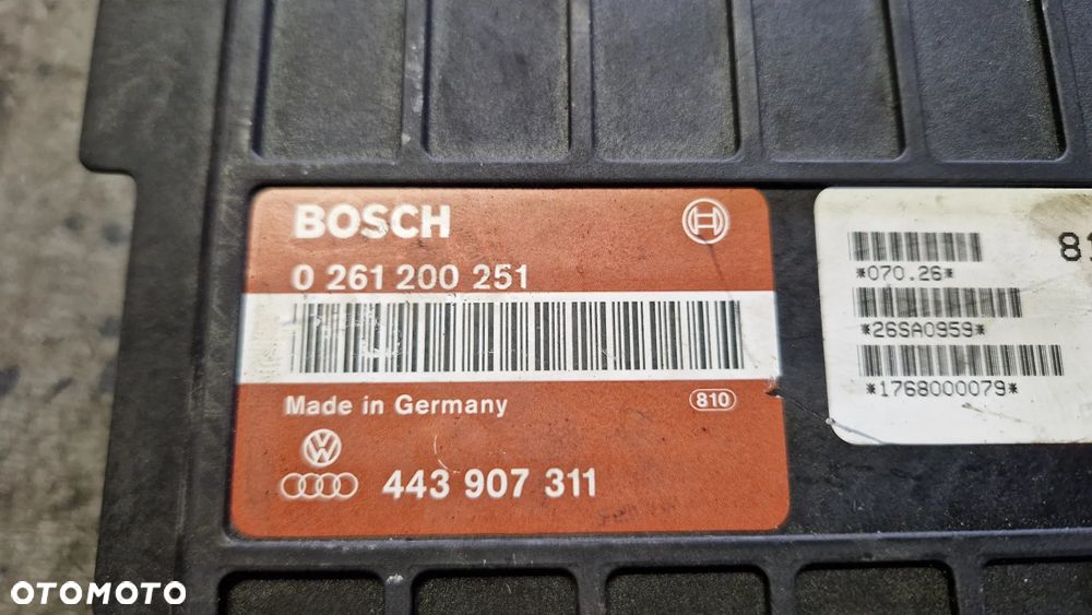 AUDI 80 B3 1.8  STEROWNIK SILNIKA 0261200251 - 2