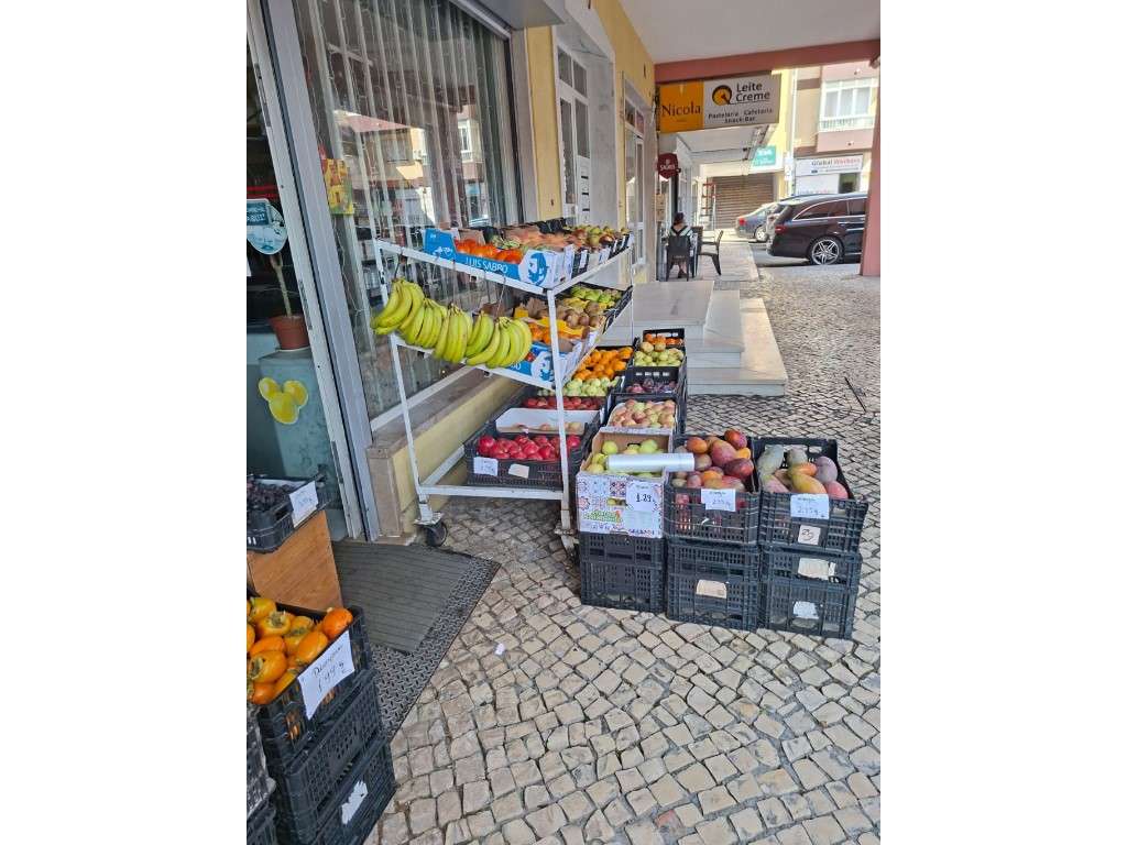 Trespasse de Minimercado em Póvoa de Santo Adrião - Grande imagem: 2/9