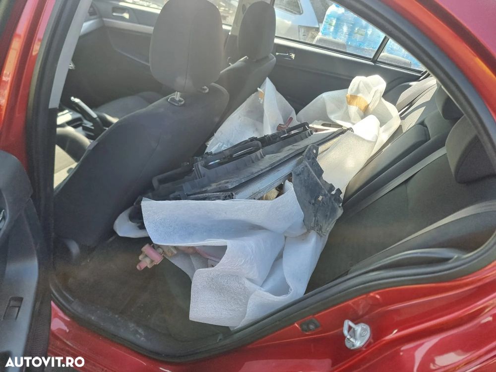 bara spate armatura haion portbagaj stop tripla oglinda usa portiera stanga dreapta ceasuri plansa bord timonerie frana de mana scaune fata bancheta spate  vas expansiune antigel lichid parbriz macara motoras geam broasca ansamblu stergatoare brat fuzeta etrier calaret  spira volan Mitsubishi Lancer X facelift, an 2013, motor 1.8 d cod 4N13, cutie de viteze manuala 6+1 trepte - 5