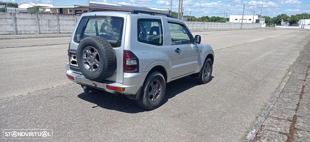 Mitsubishi Pajero - 2