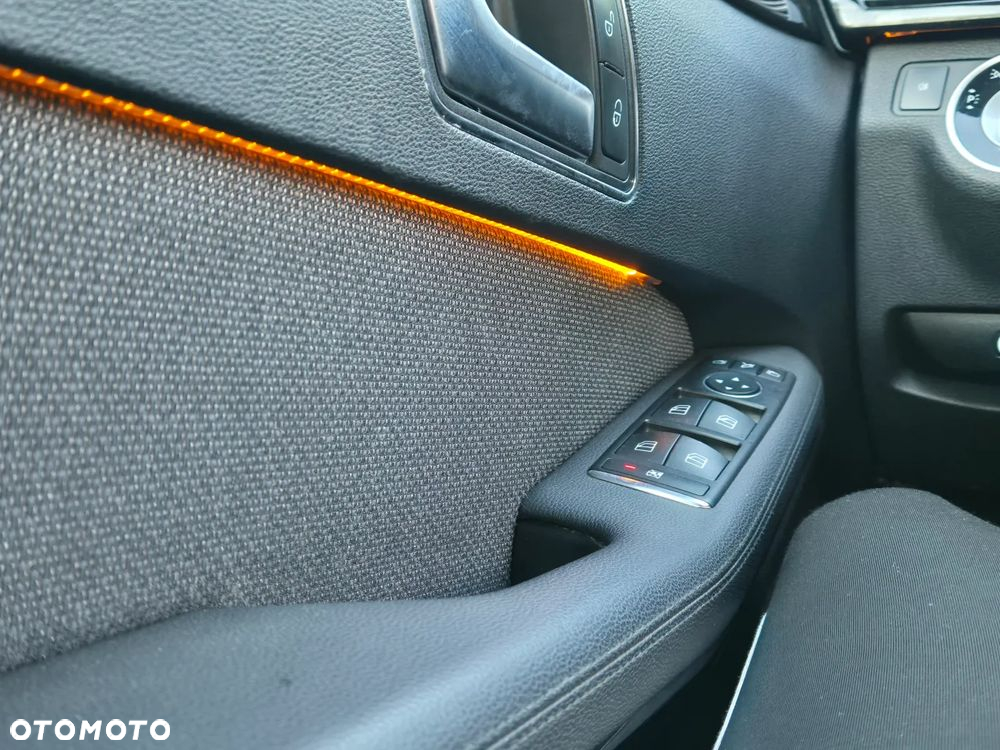 Mercedes-Benz Klasa E 200 BlueEFFICIENCY 7G-TRONIC Avantgarde - 25