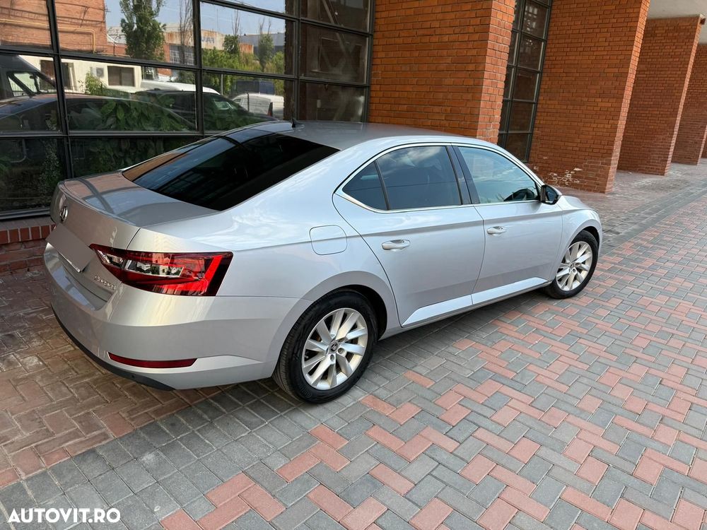 Skoda Superb 2.0 TDI DSG Ambition - 10