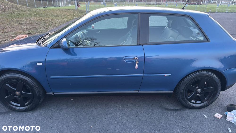 Audi A3 3-drzwiowe 1.8 Ambition - 4