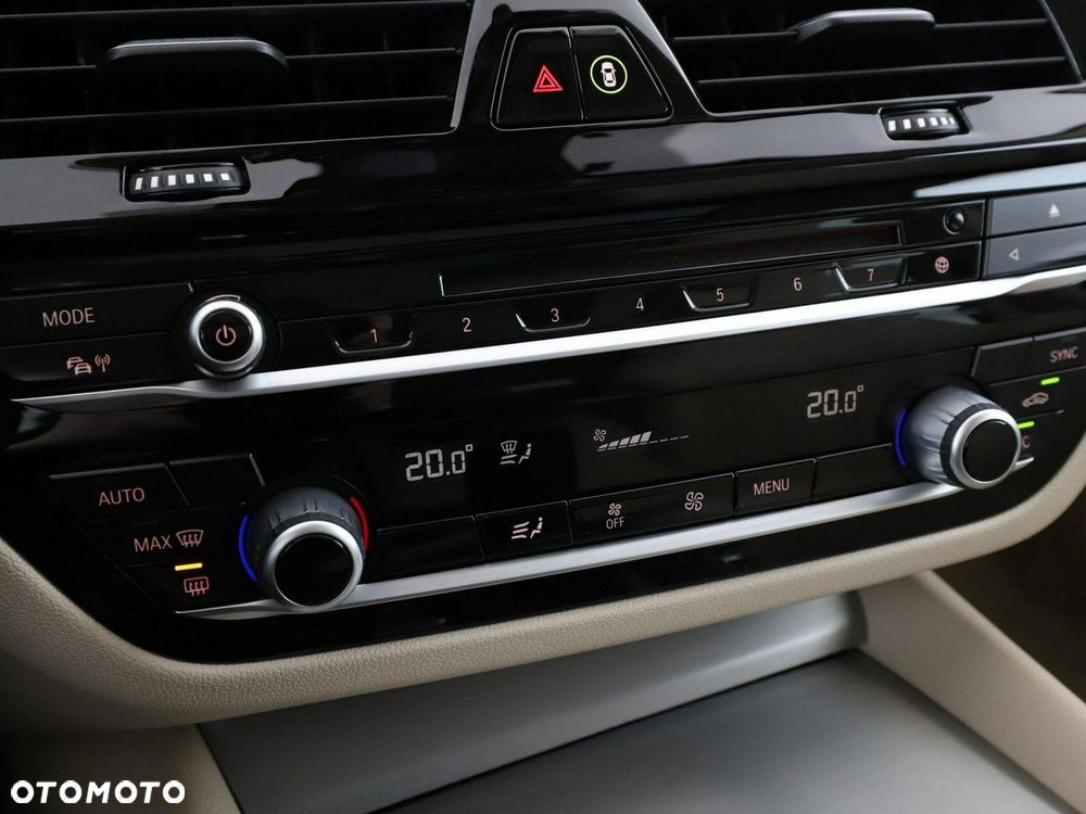 BMW Seria 5 520d xDrive - 29