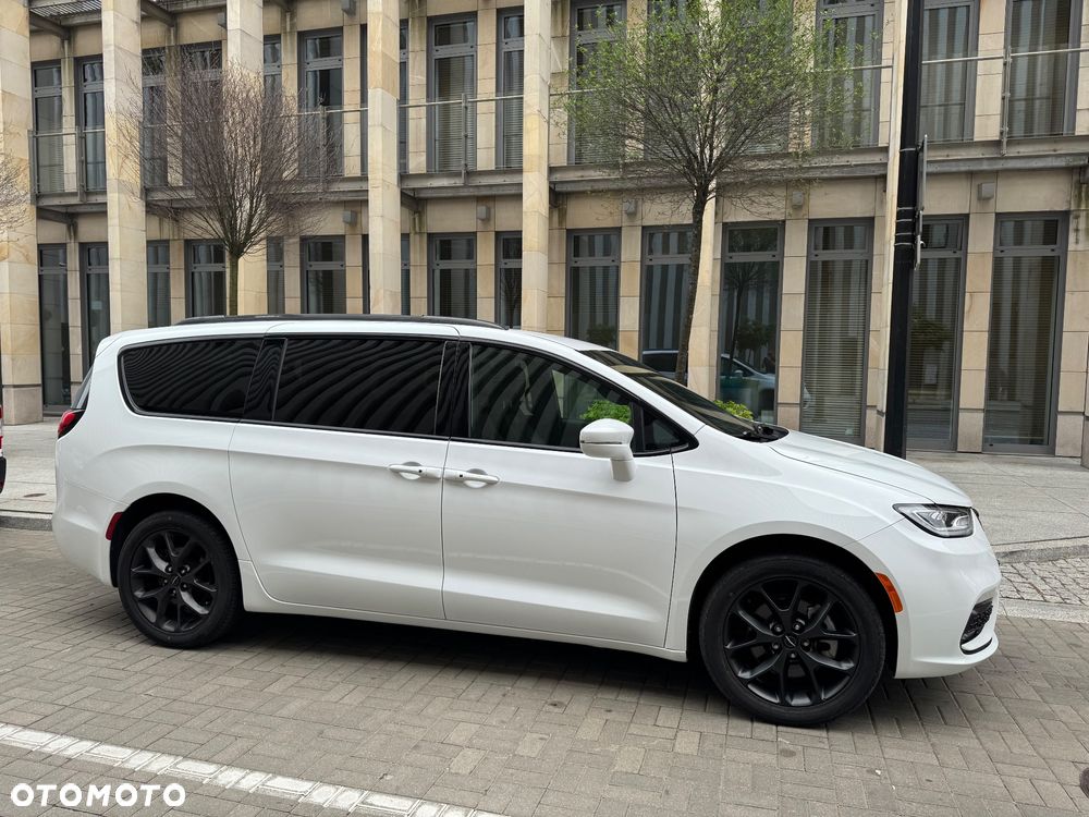 Chrysler Pacifica - 4