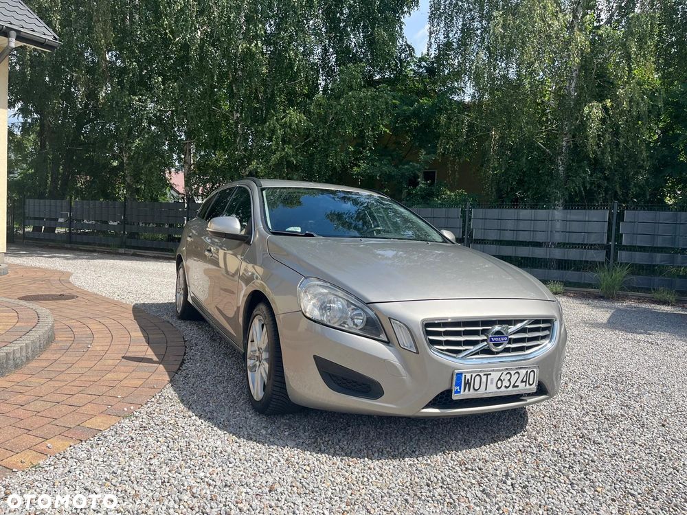 Volvo V60 D4 Geartronic Momentum - 1