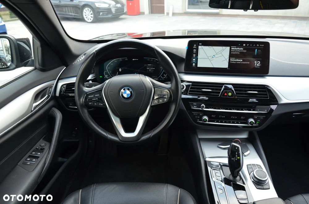 BMW Seria 5 520e Luxury Line - 22
