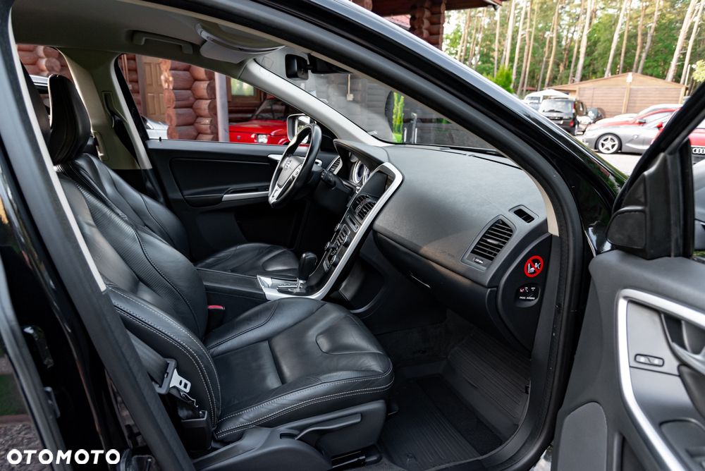 Volvo XC 60 T6 AWD R-Design - 23