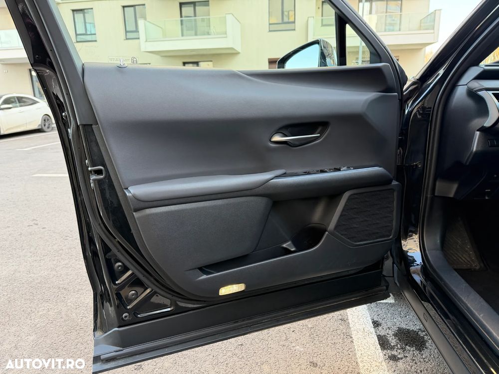 Lexus UX 250h E-FOUR Luxury ML - 13