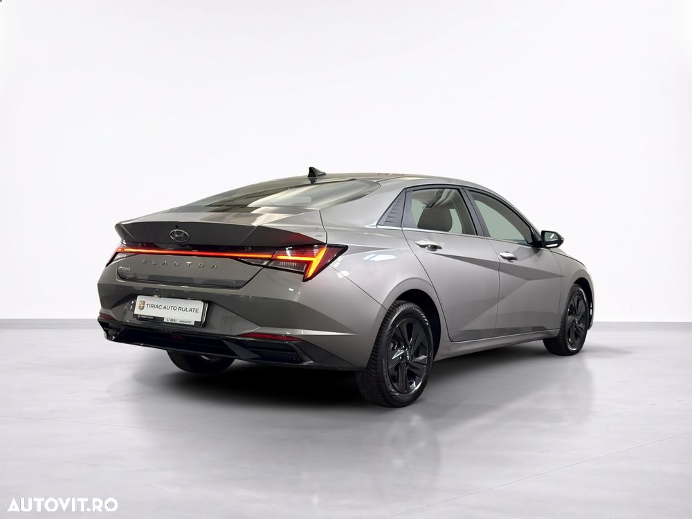 Hyundai Elantra - 6