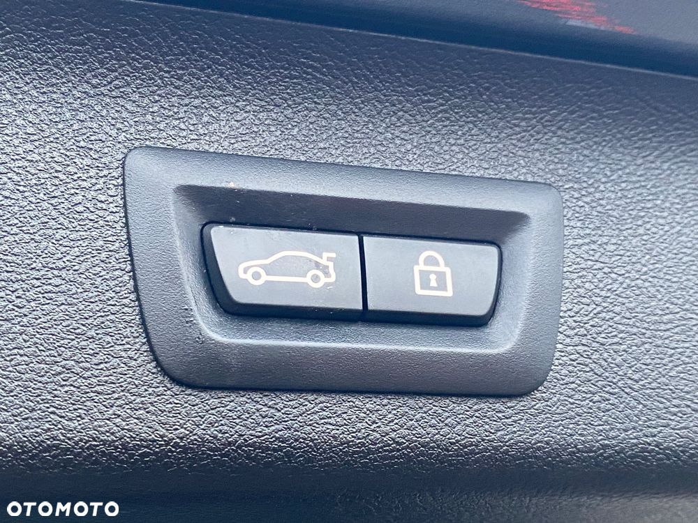 BMW Seria 5 520d xDrive Luxury Line sport - 26