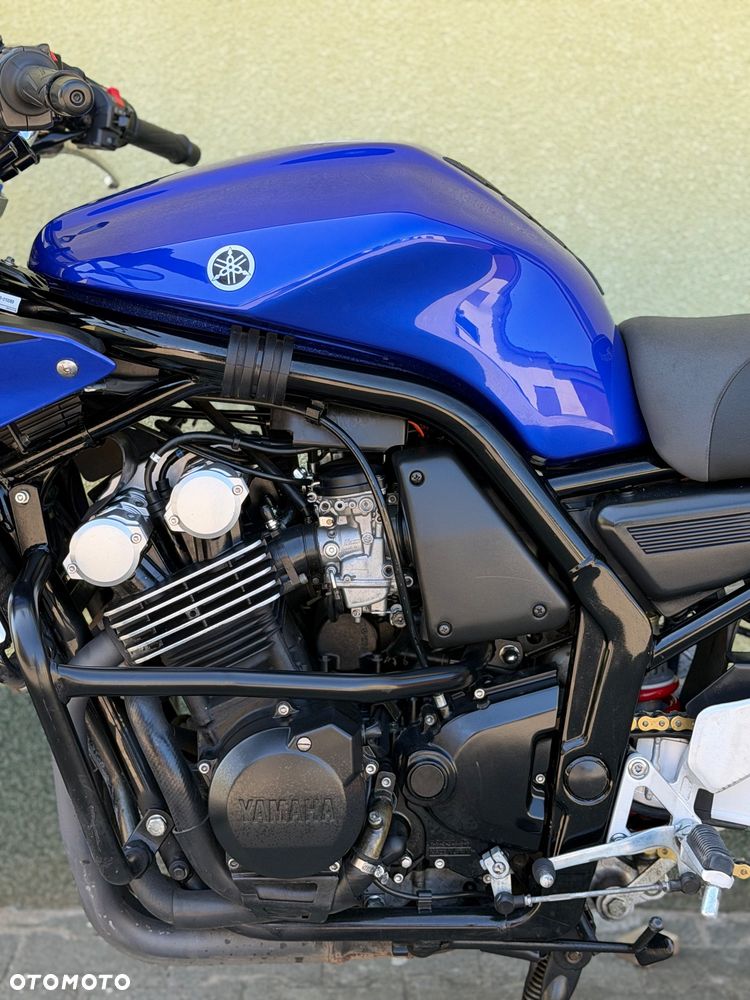 Yamaha FZS - 24