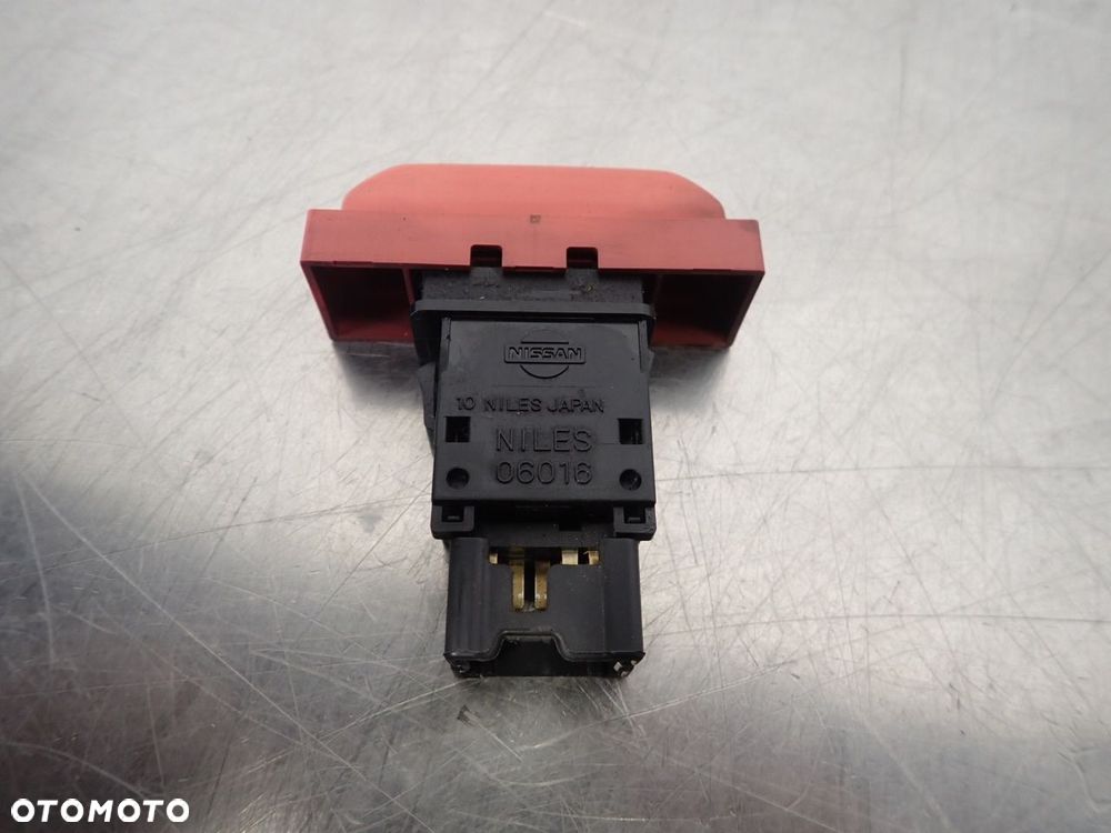 PRZEŁĄCZNIK ŚWIATEŁ AWARYJNYCH NISSAN X-TRAIL - 2