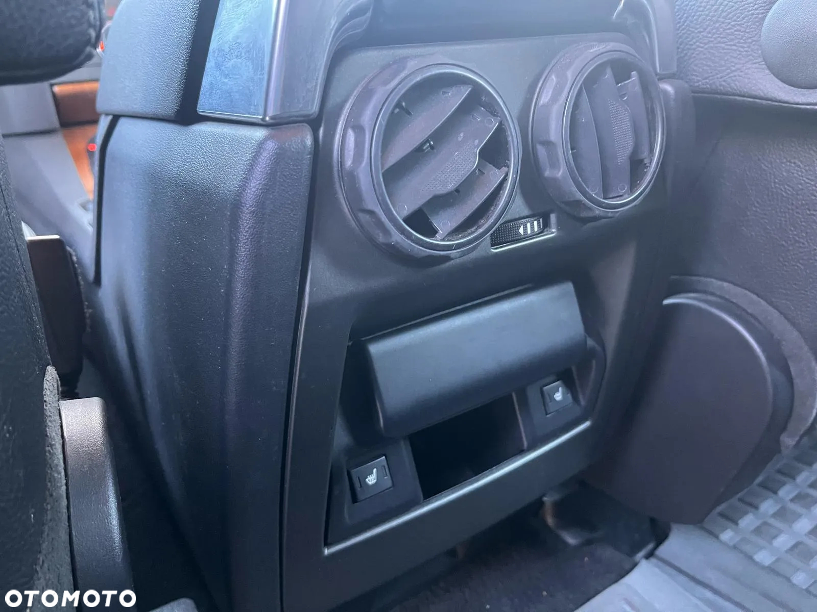 Land Rover Discovery IV 2.7D V6 HSE - 22