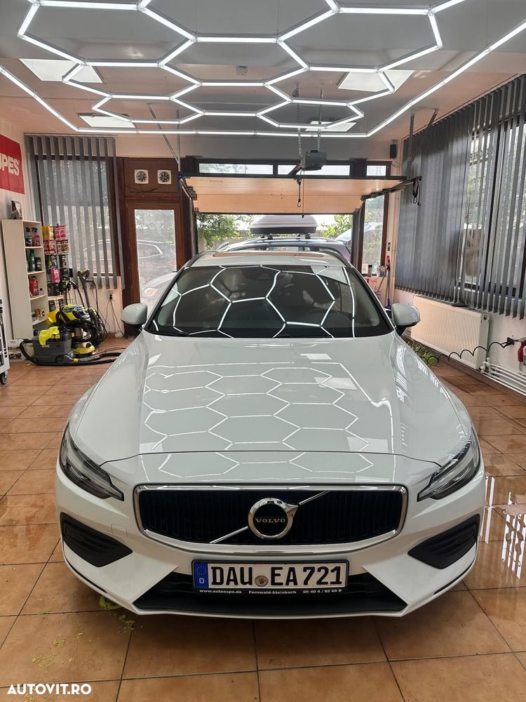 Volvo V60 D3 Momentum Pro - 1