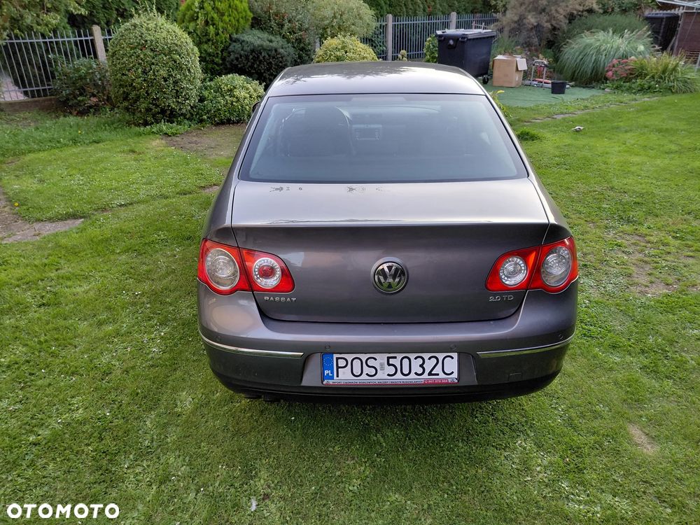 Volkswagen Passat 2.0 TDI Comfortline DSG - 2