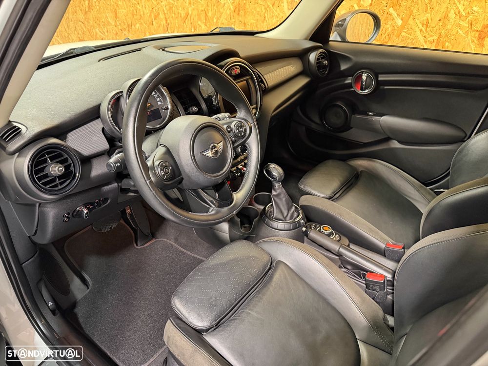 MINI 5 Portas Cooper Aut. Classic - 19