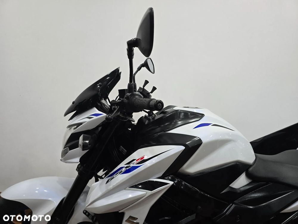 Suzuki GSX - 19