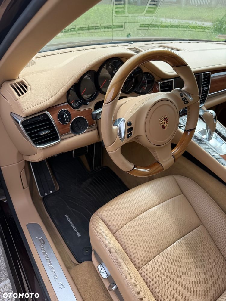 Porsche Panamera 4 - 11