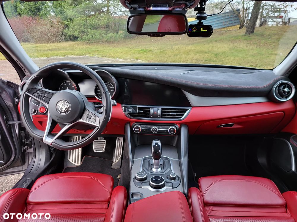 Alfa Romeo Giulia 2.0 Turbo 16V AT8-Q4 Veloce Ti - 28