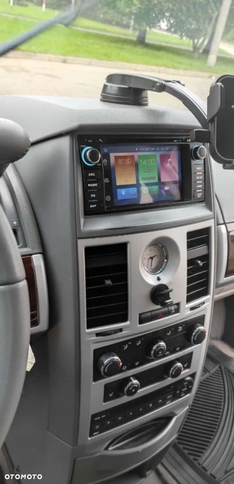 Chrysler Town & Country - 30