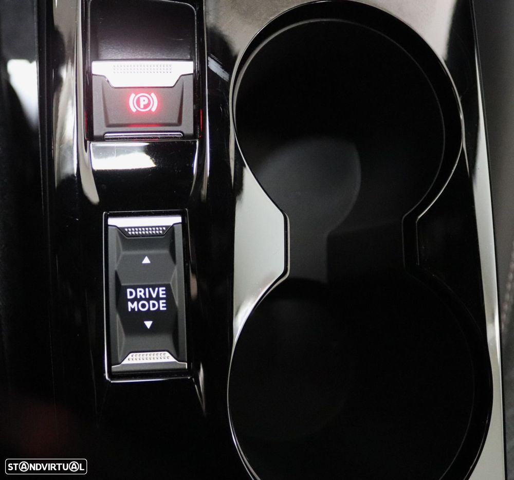 Peugeot 2008 1.2 Hybrid Allure e-DCS6 - 33