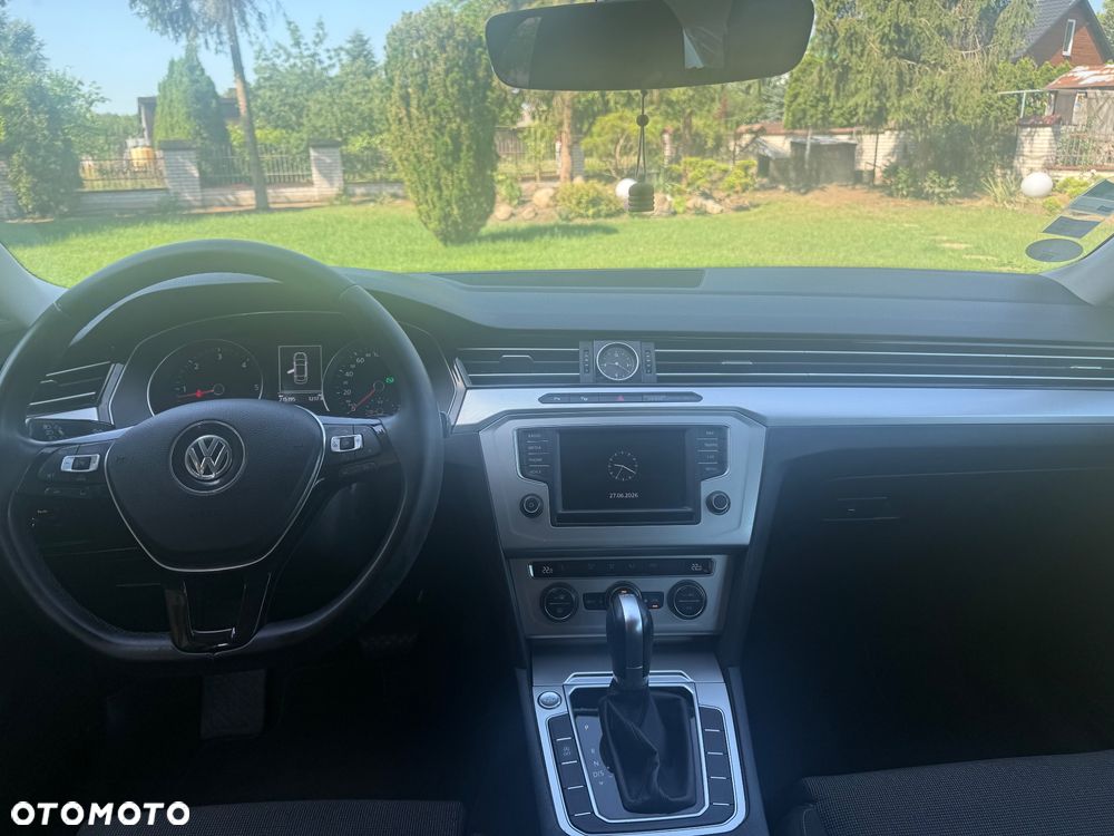 Volkswagen Passat 1.6 TDI SCR DSG Comfortline - 8