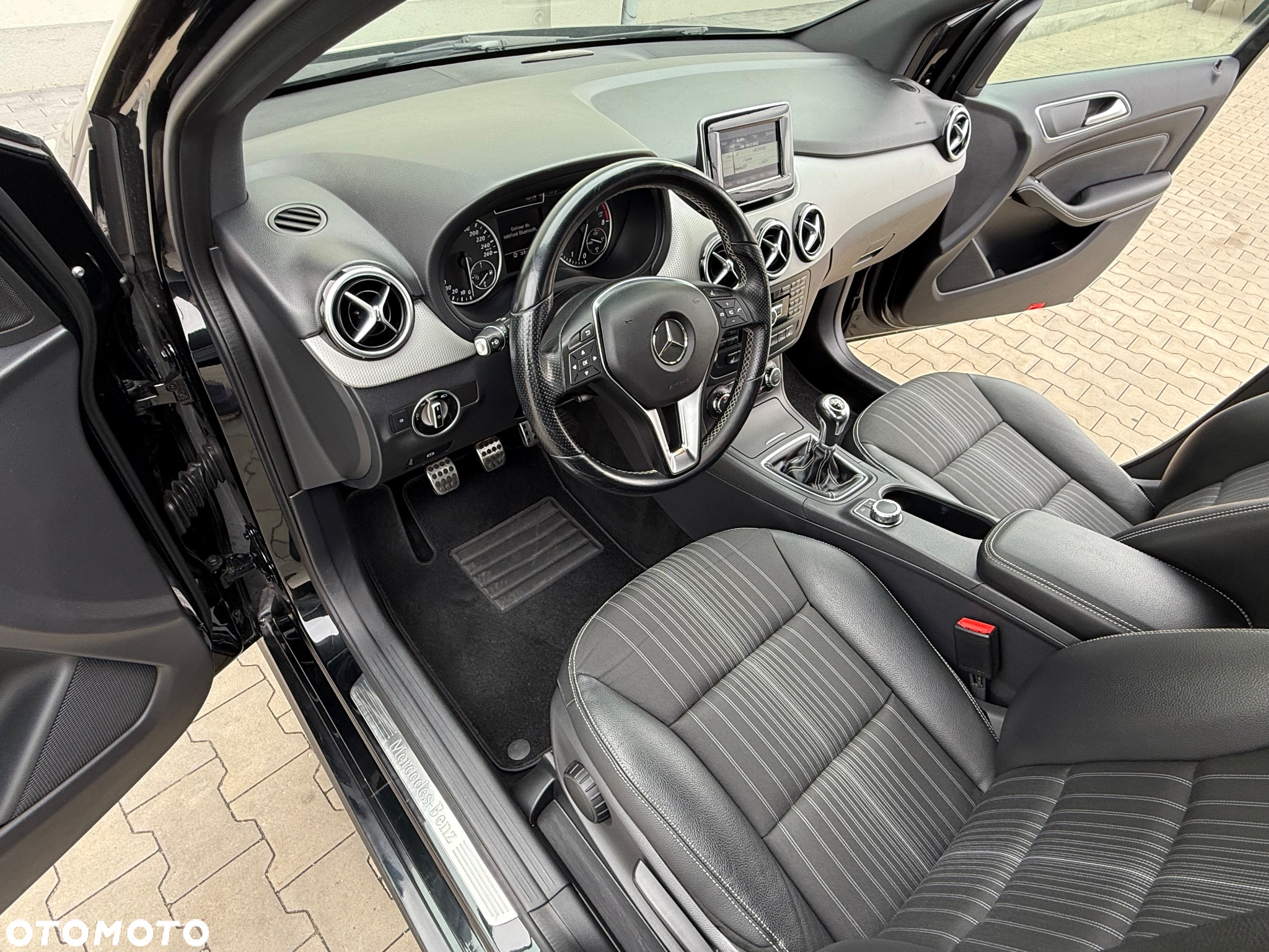 Mercedes-Benz Klasa B 180 UrbanStyle Edition - 19