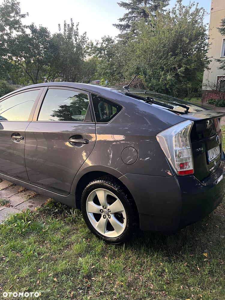 Toyota Prius (Hybrid) - 6