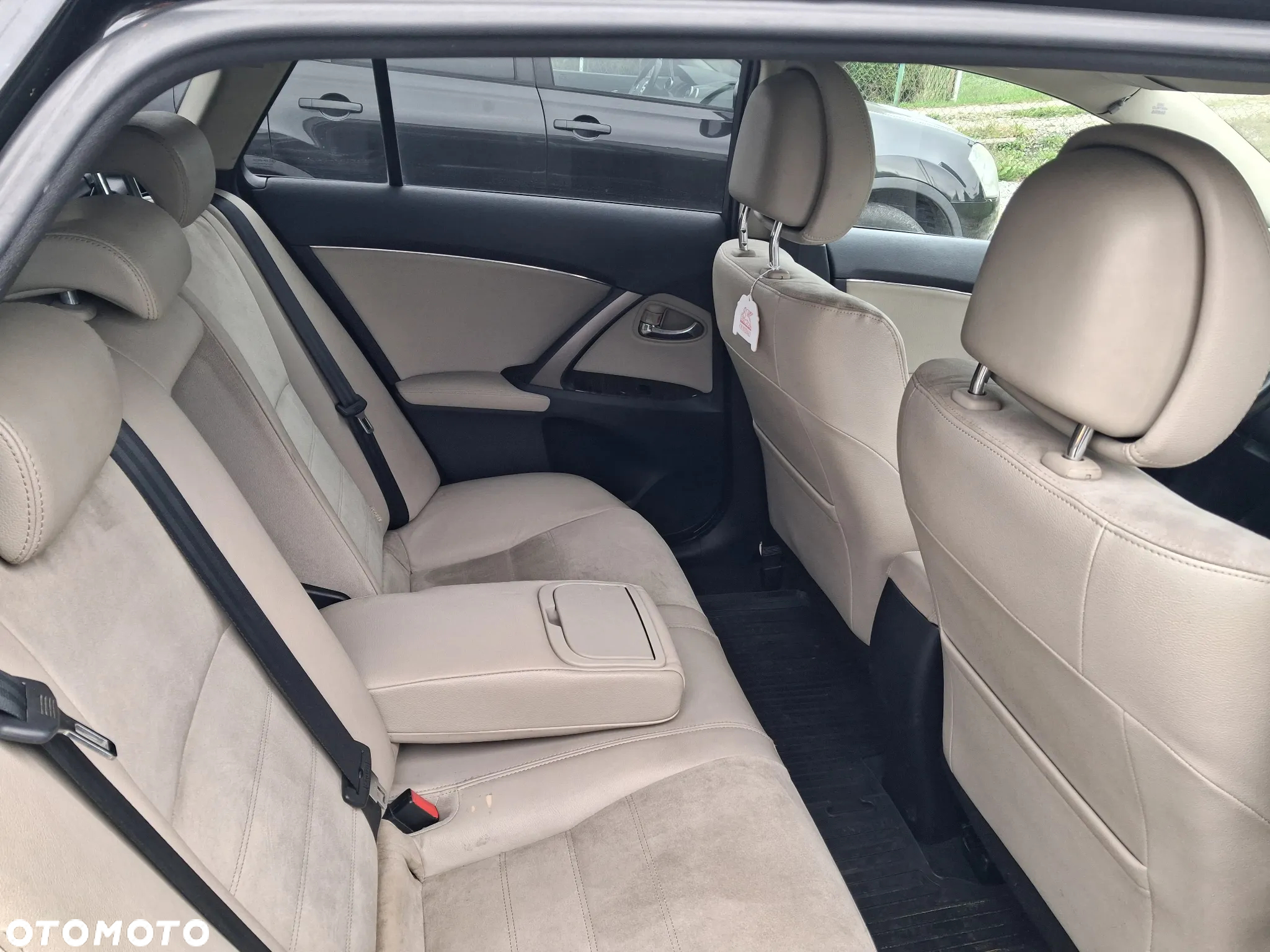 Toyota Avensis 2.0 Business Edition - 14