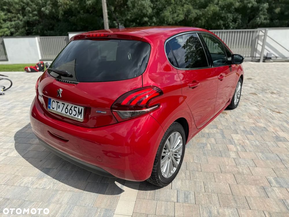 Peugeot 208 2016 photo 3