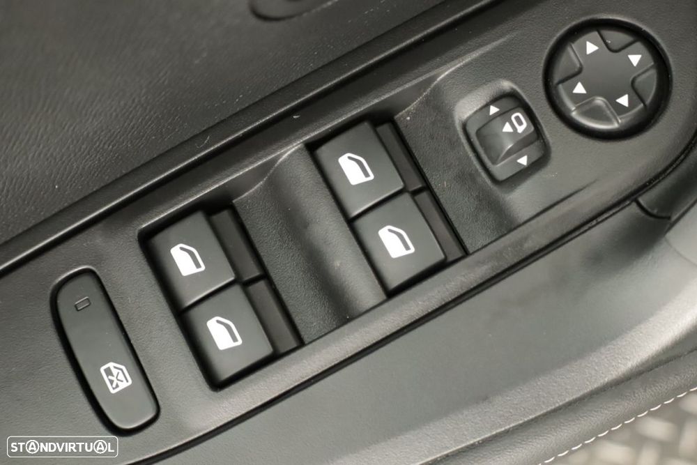 Peugeot 2008 1.2 PureTech Allure - 21