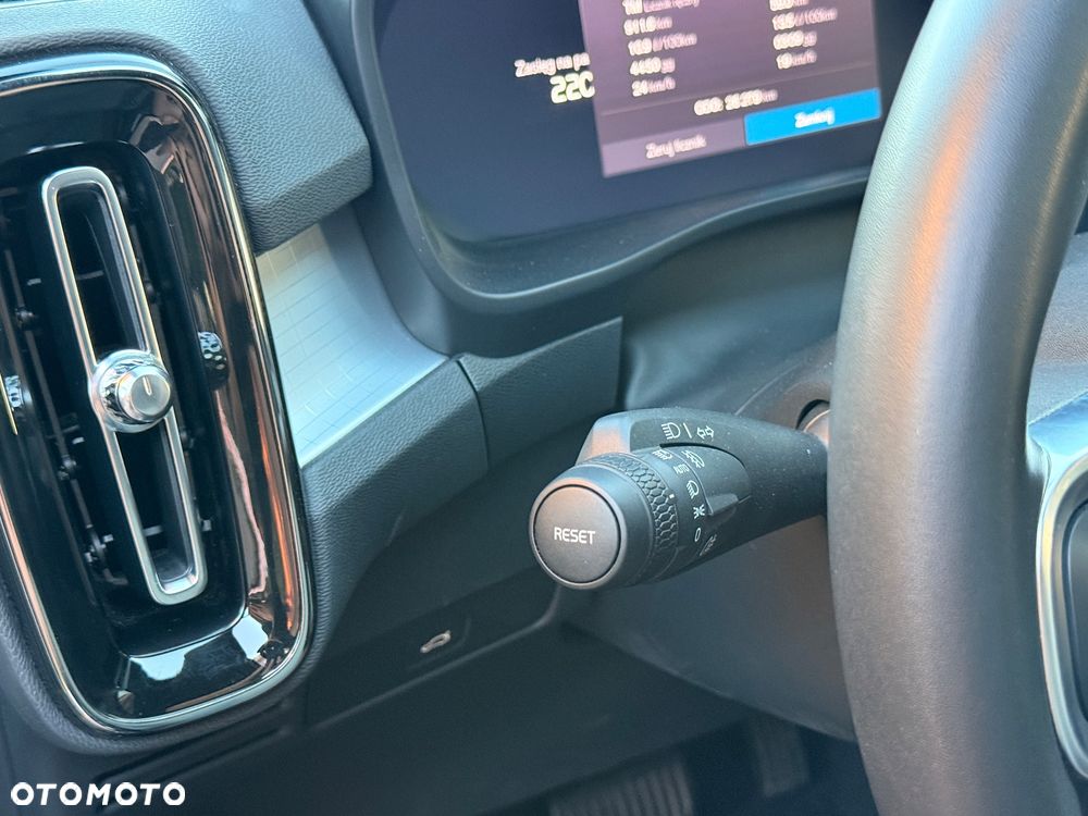 Volvo XC 40 B5 B AWD Momentum Pro - 17