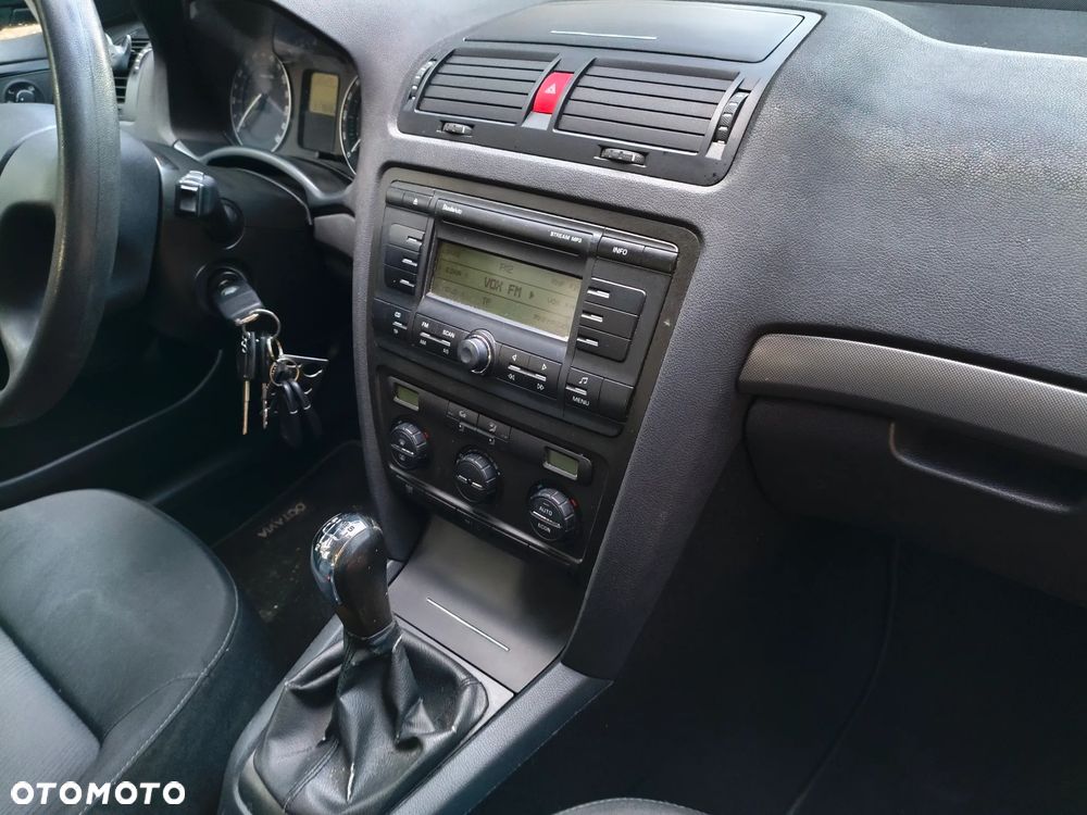 Skoda Octavia 1.6 Combi Classic - 9