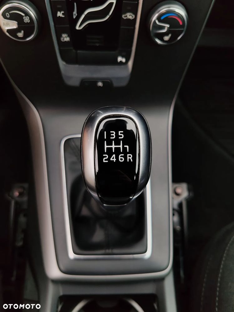 Volvo V40 T2 Kinetic - 14