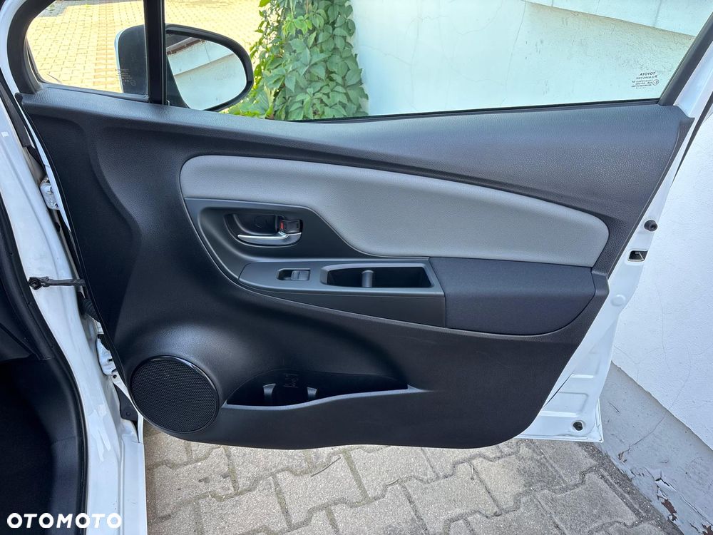 Toyota Yaris Hybrid 100 Premium - 37