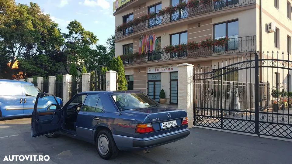 Mercedes-Benz W124 - 1