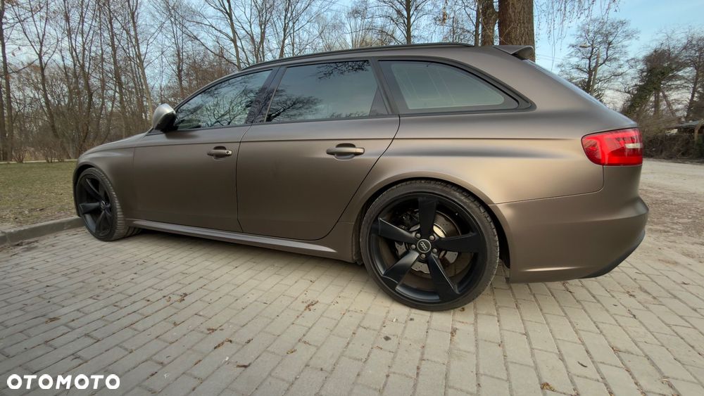 Audi RS4 Avant - 32