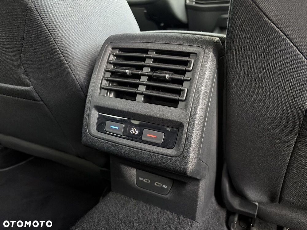 Volkswagen Golf 1.5 eTSI Style DSG - 20