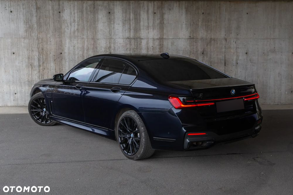 BMW Seria 7 745e sport - 11