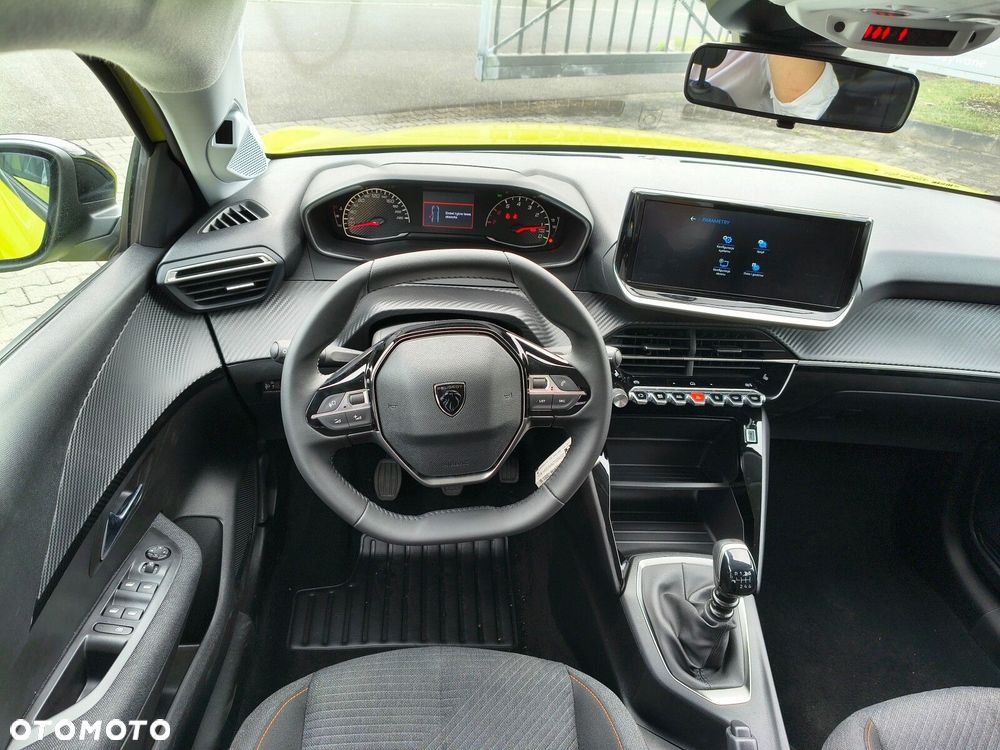 Peugeot 208 - 12